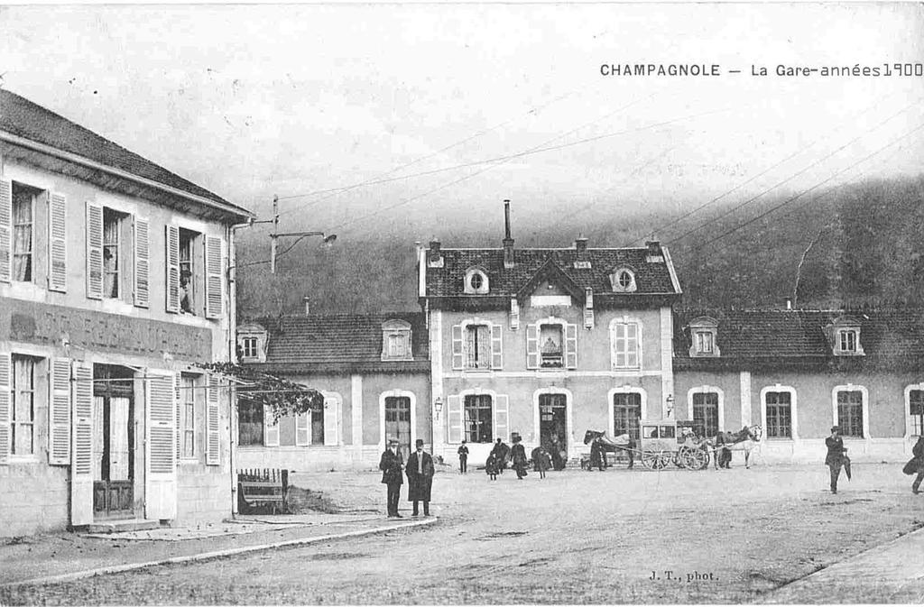 Cafe Hotel De La Gare Champagnole Bagian luar foto