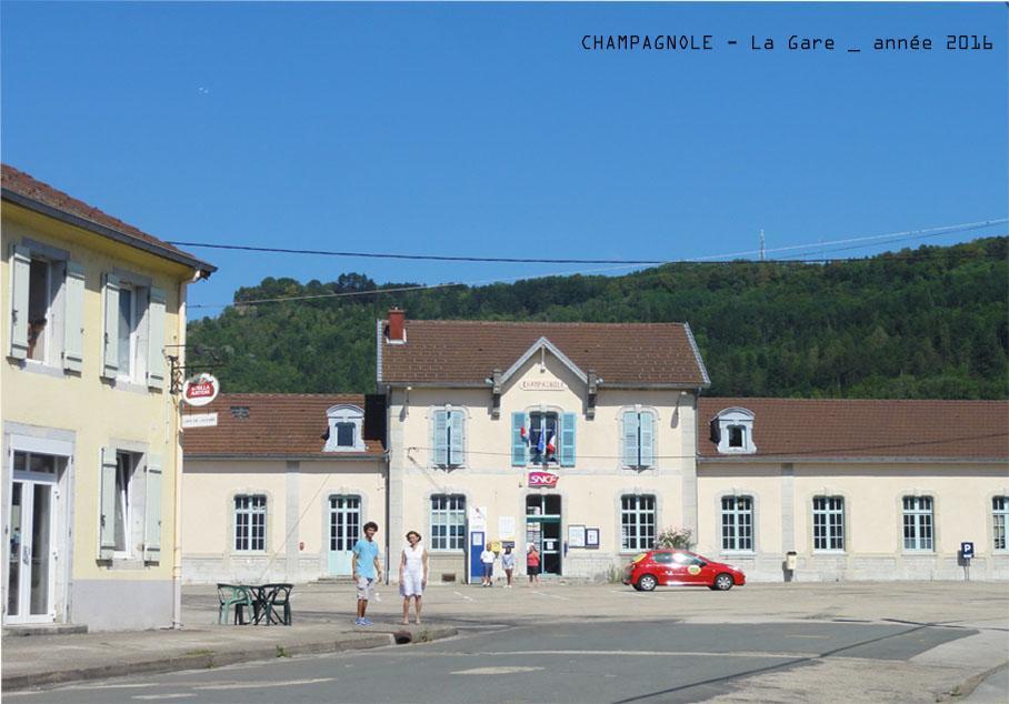 Cafe Hotel De La Gare Champagnole Bagian luar foto