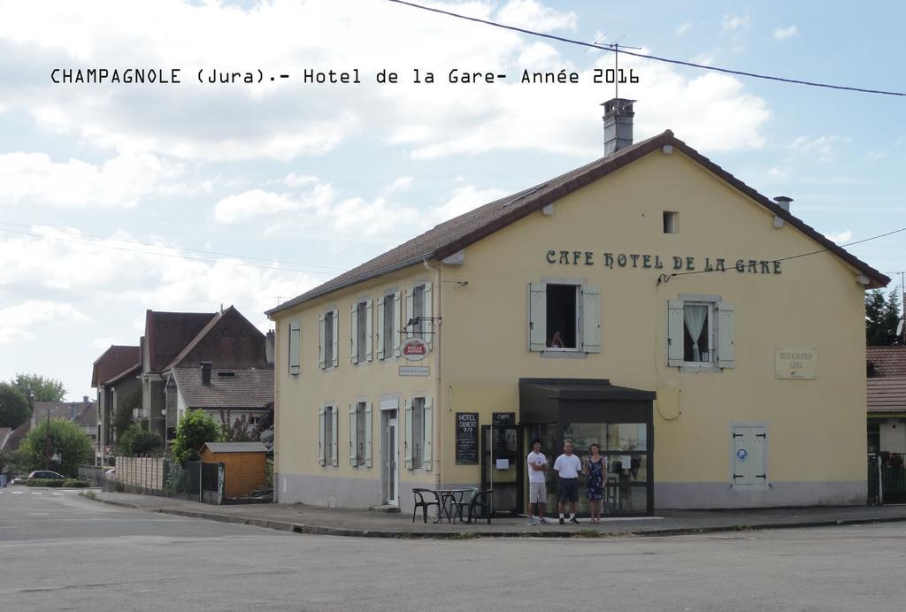 Cafe Hotel De La Gare Champagnole Bagian luar foto