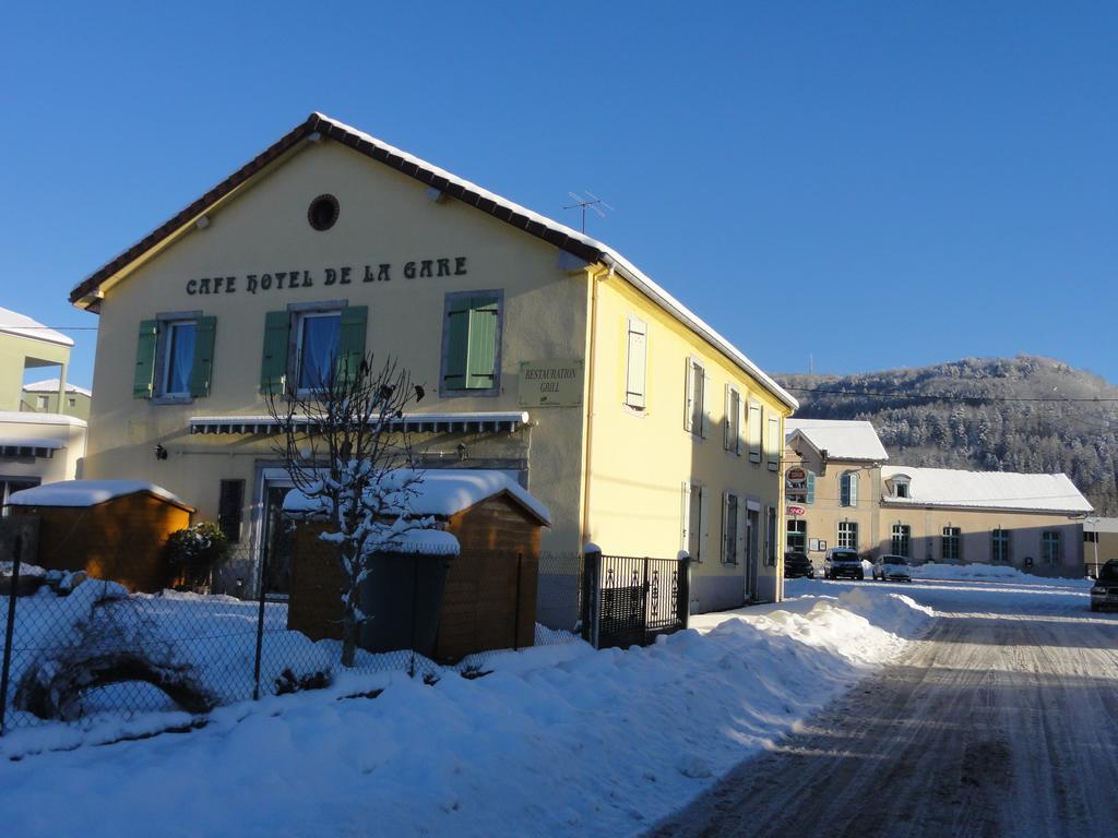 Cafe Hotel De La Gare Champagnole Bagian luar foto