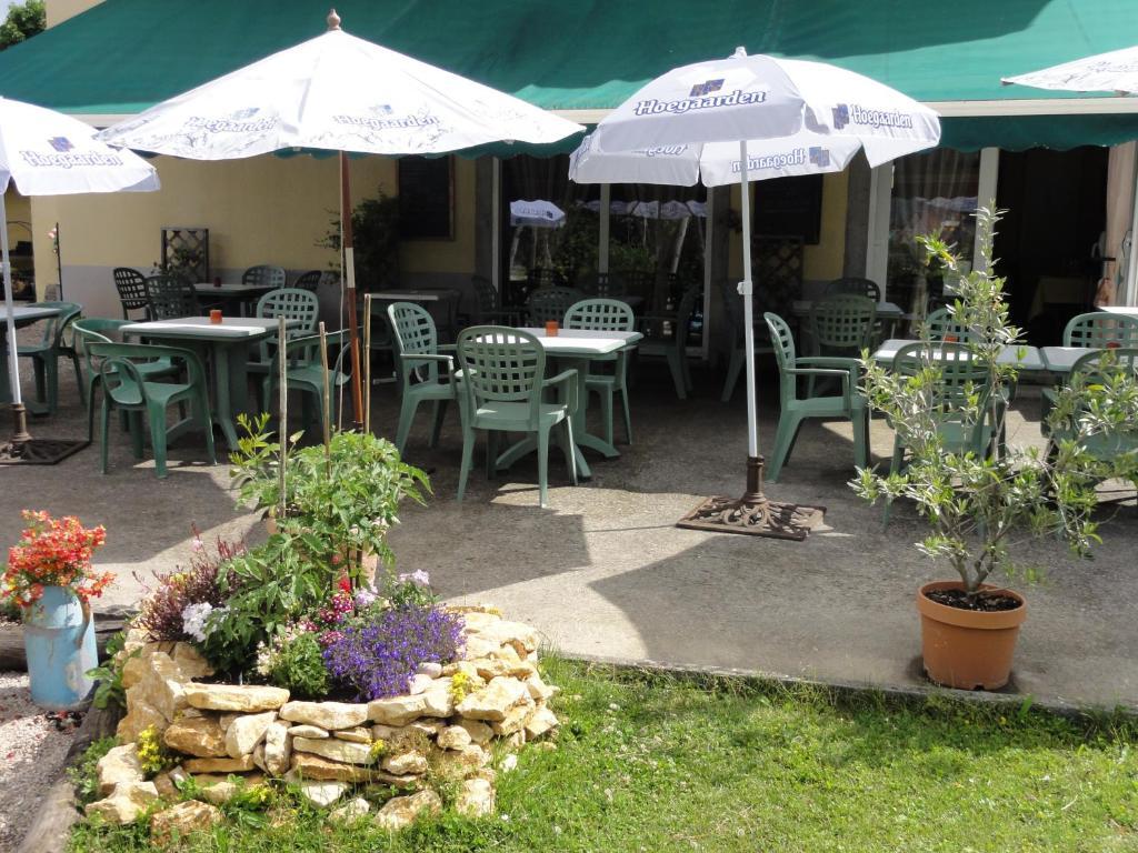 Cafe Hotel De La Gare Champagnole Bagian luar foto