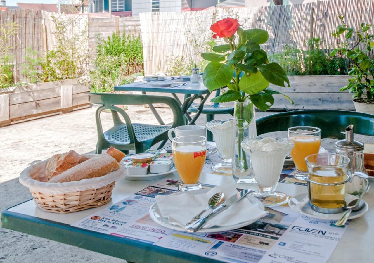 Cafe Hotel De La Gare Champagnole Bagian luar foto